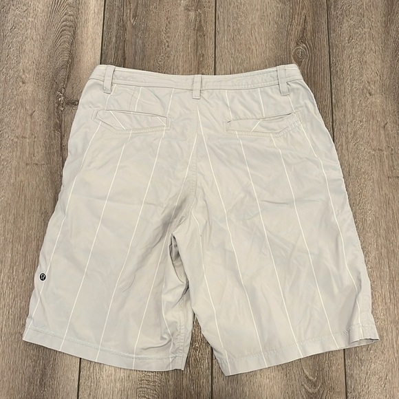 Lululemon mens shorts size 34 - Picture 2 of 3